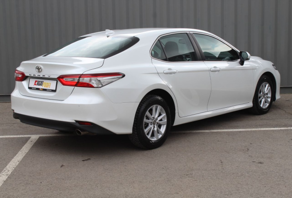Toyota Camry 2020 года с пробегом 81 407 км, фото 7